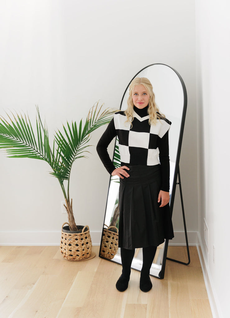 Black and White Cropped Color Block V-Neck Vest