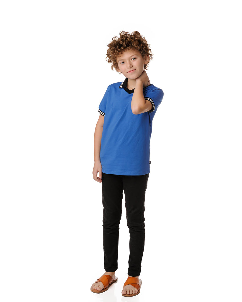 פולו עם צווארון V רויאל כחול